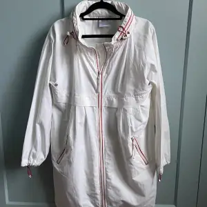 Vintage Moschino Cheap & Chic Windbreaker Jacket with 2 side pockets and a zip hoodie. Drawstring details around neck, cuff, and hem. Casual Fit. Made in Italy. Excellent Condition  Model Is 160cm (5”3) And Generally Fits XS/S.    61%Cotton 39% Silk