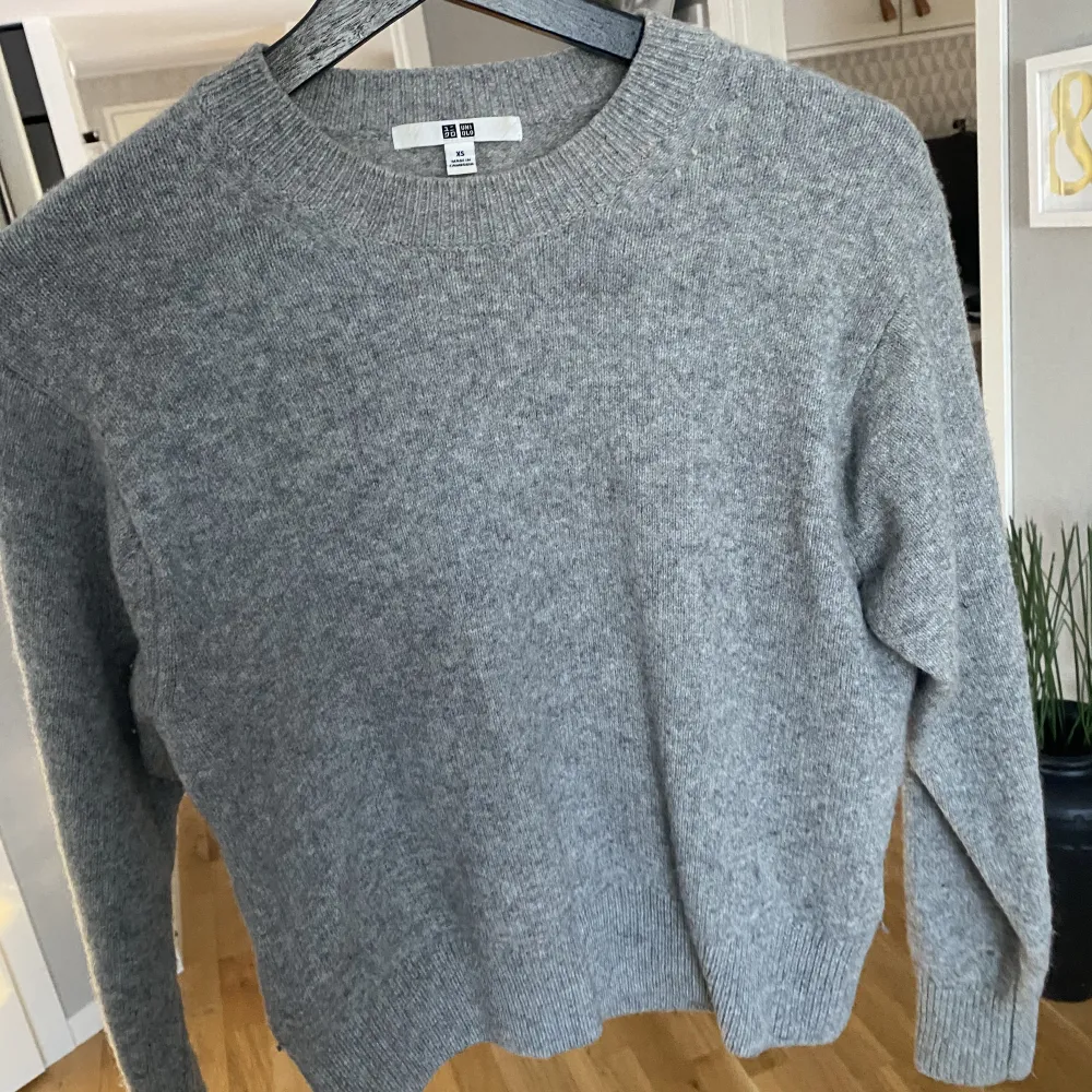 Jättefin stickad tröja i storlek xs, använd ett fåtal gånger☺️. Tröjor & Koftor.