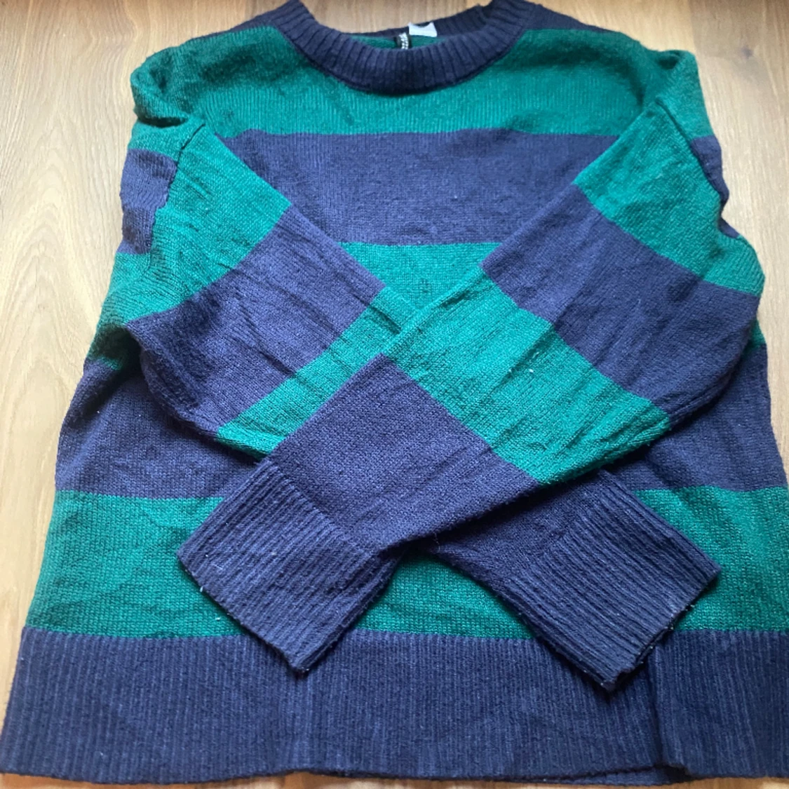 Grön och blå tjocktröja  - 90