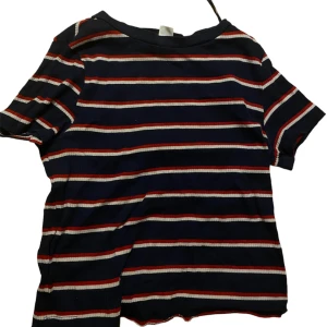 Emo drainer randig topp  - Gullig topp som inte längre kommer till användning💗