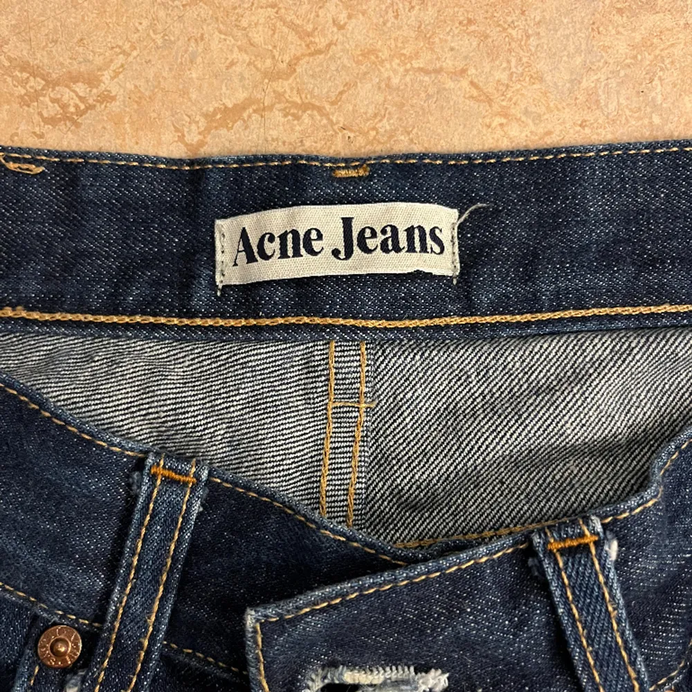 Mörkblå acne jeans💓. Jeans & Byxor.