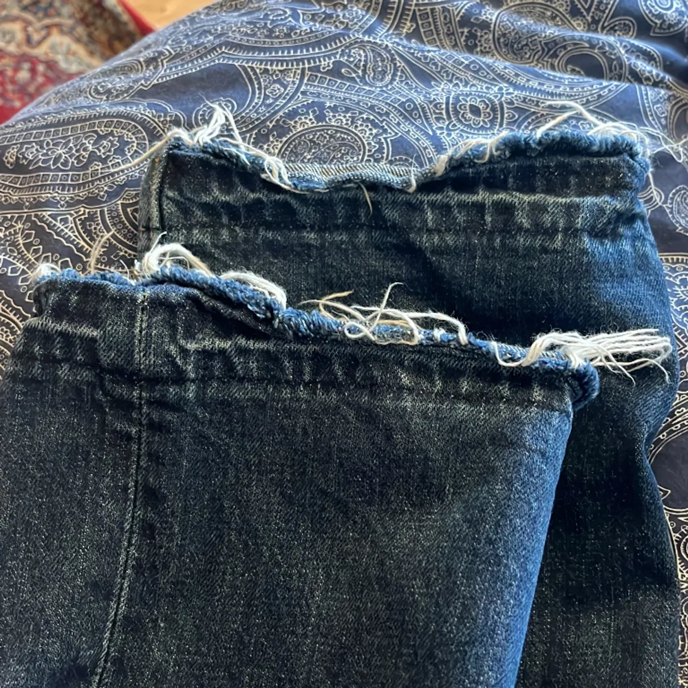 W31 L30. Levis jeans köpt på secondhand. Säljer då de är för korta för mig är 172💕pris går att diskutera, hör av er om ni undrar något 💗. Jeans & Byxor.