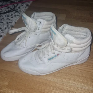 Reebok classics - Knappt använda då dem är för små. Fint skick