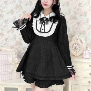 Rojita Set UP - Spets set up från Rojita, säljer då den är kort i ärmarna på mig tyvärr :( köpt i Rojitas butik i Shibuya 109. Endast haft på mig den i 2 timmar så den är helt ny! Är one size skulle säga den passar XXS-S. 