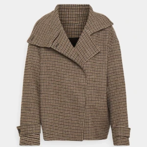 Arket kappa - Jättefin arket kappa. Använd ett fåtal gånger och är i bra skick, lite nopprig. Skriv till mig innan du trycket på köp nu!