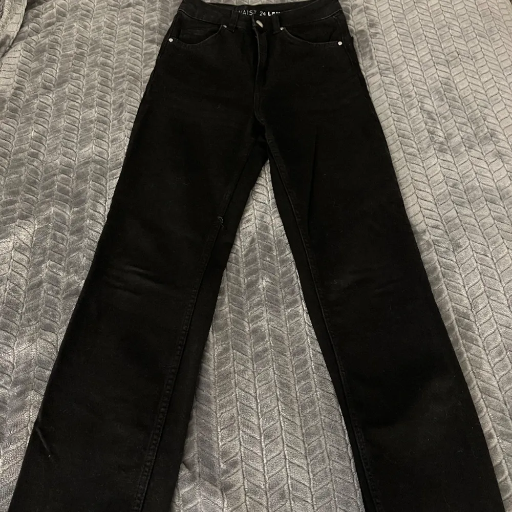 Svarta bikbok jeans . Jeans & Byxor.