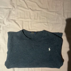 Ralph lauren tröja - • Ralph lauren • Storlek M •Mycket bra skick • Marinblå