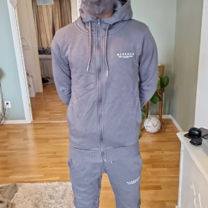 McKenzie dress - McKenzie dress till salu. Oanvänd. Skriv om intresserad.