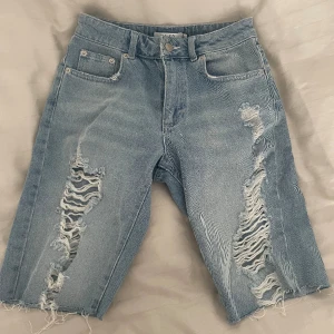 Jeansshorts  - Snygga håliga shorts!!!  💞💞