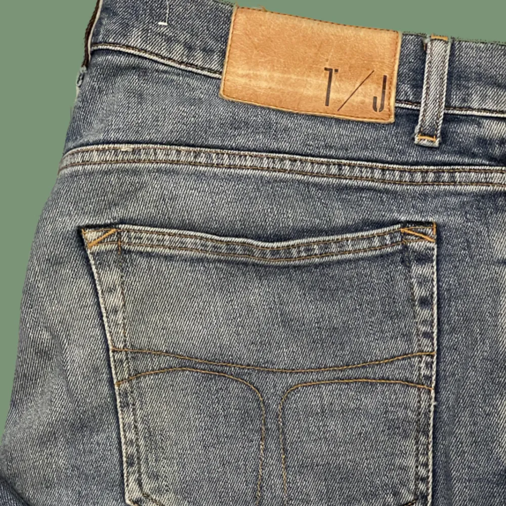 Soft slim jeans från Tiger of sweden Midjestorlek: 30 Längd: 32  Mått och fler bilder skickas vid intresse. Jeans & Byxor.