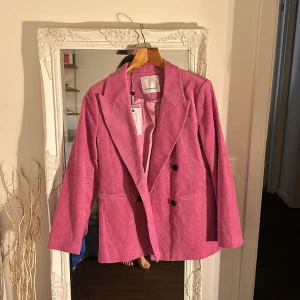 Co’couture oversize corduroy blazer - Helt ny, aldrig använd. Storlek XS men är oversized och passar mig som använder S/M generellt.