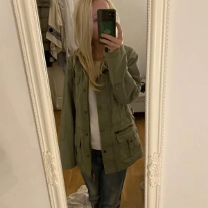 Vårjacka - Säljer denna populära jacka perfekt till våren!💞