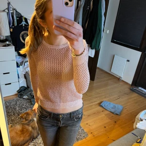 Glittrig stickad tröja - Säljer denna söta tröja då den inte kommer till användning längre. Pris kan diskuteras. 