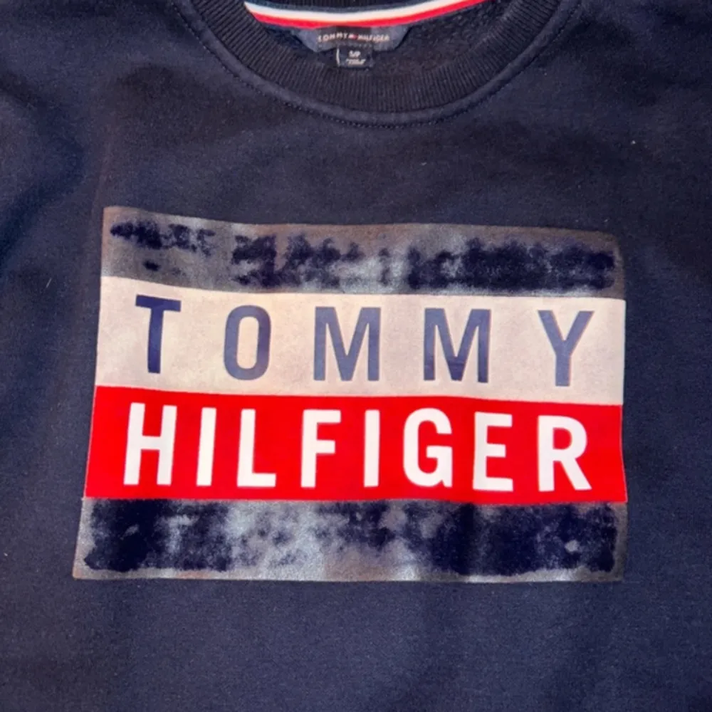Marinblå Tommy Hilfiger tröja♥️ Storlek: S ♥️♥️♥️. Hoodies.