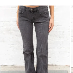 Svarta brandy jeans - Säljer mina Jeans i one size från brandy mellvie, ändas använda 1 gång