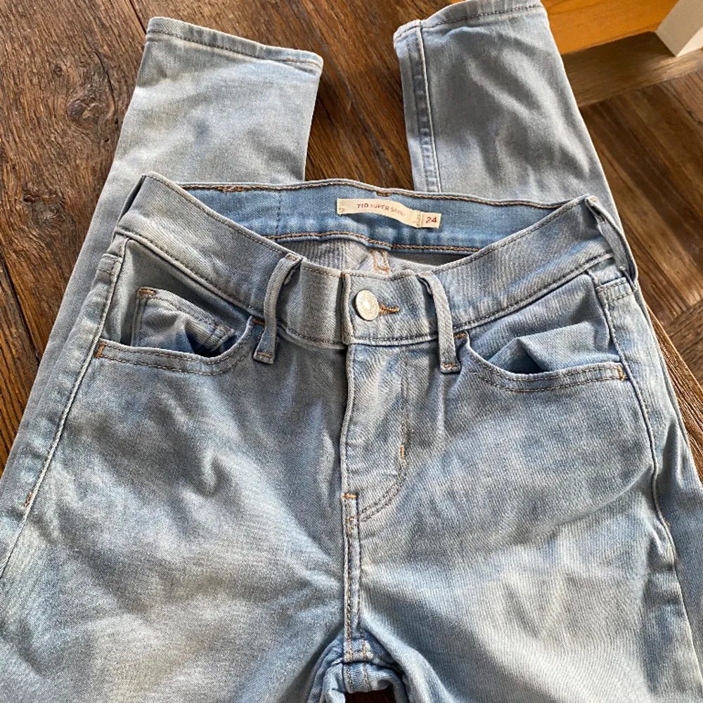 Bra skick, nästan inte använda, storlek 24w 32l High waist . Jeans & Byxor.