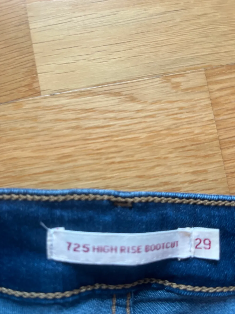 Jätte fina Levi’s jeans  Levi’s 725 high bootcut jeans  Aldrig använda . Jeans & Byxor.