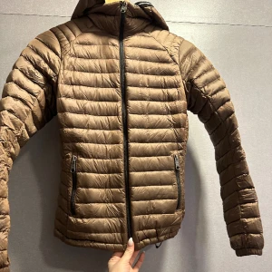 Peak performance jacka  - Bra skick avtag bar luva 