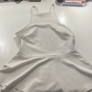 Superfint linne - Supergullig top från Gina i m, använt typ 2 gång