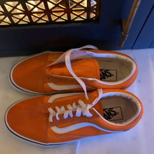 Orangea VANS - 10/10 slick aldrig använd VANS storlek 39 passar 40