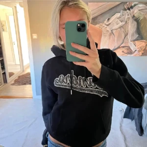 Sandro hoodie - Jättefin Sandro hoodie i nyskick