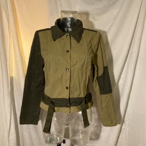 Tunn jacka - Jättetunn jacka i fina gröna färger, storlek S. 