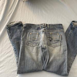 Next jeans i storlek S. 10/10 i skicket. Jeansen är Mide Waits och straight/skinny. Skriv privat för fler bilder eller frågor💗💗
