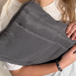 Datorfodral - Ett datorfodral från CaseClosed, handsytt av begagnat tyg. Slitstarkt och snyggt. Ca 15 tum. 