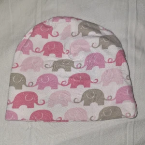 Baby hat pink elephant - Pink elephant hat. Baby  Size 42-44 cm. Never used.