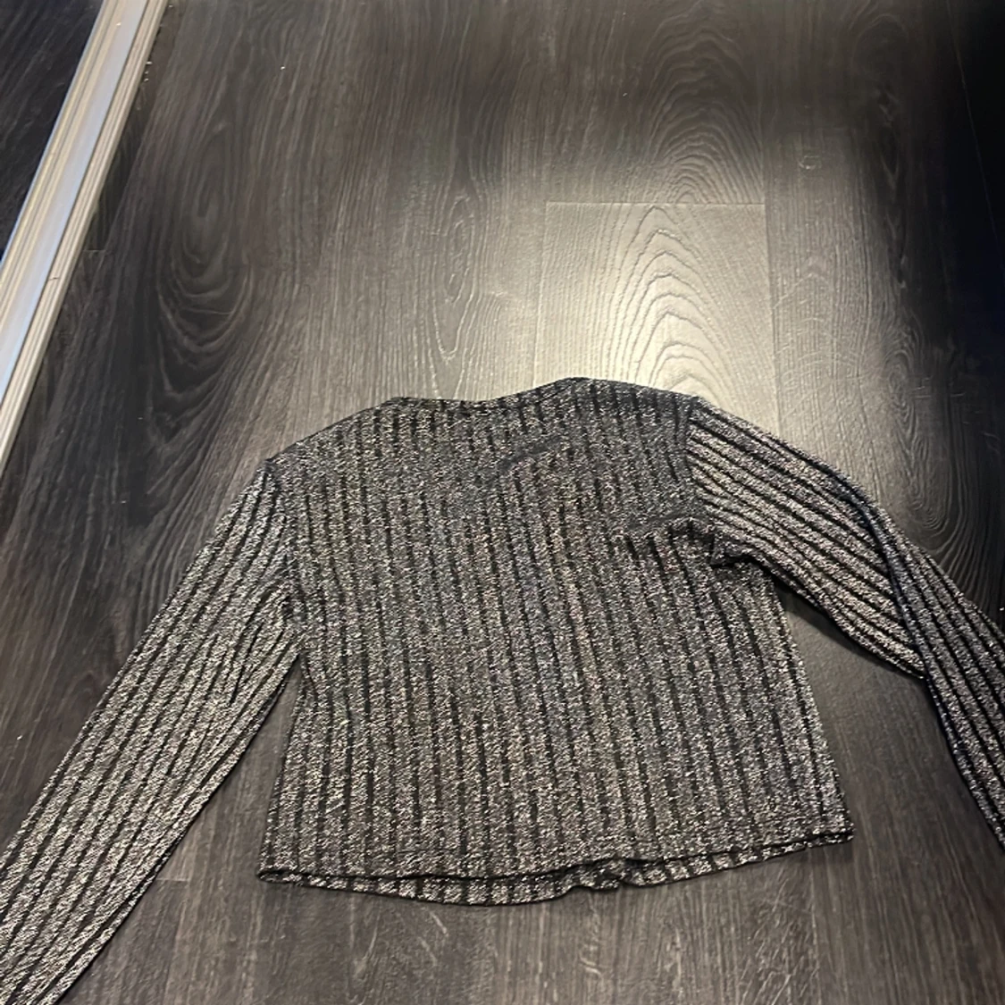 En glittrig långermad tröja - 91