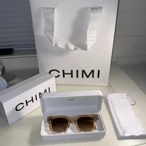 Chimi 04 ecru - Säljer riktigt snygga och stiliga chimi 04 ecru. Passar perfekt och knappt använda.  9/10 skick Pris kan självklart diskuteras så hör av dig!