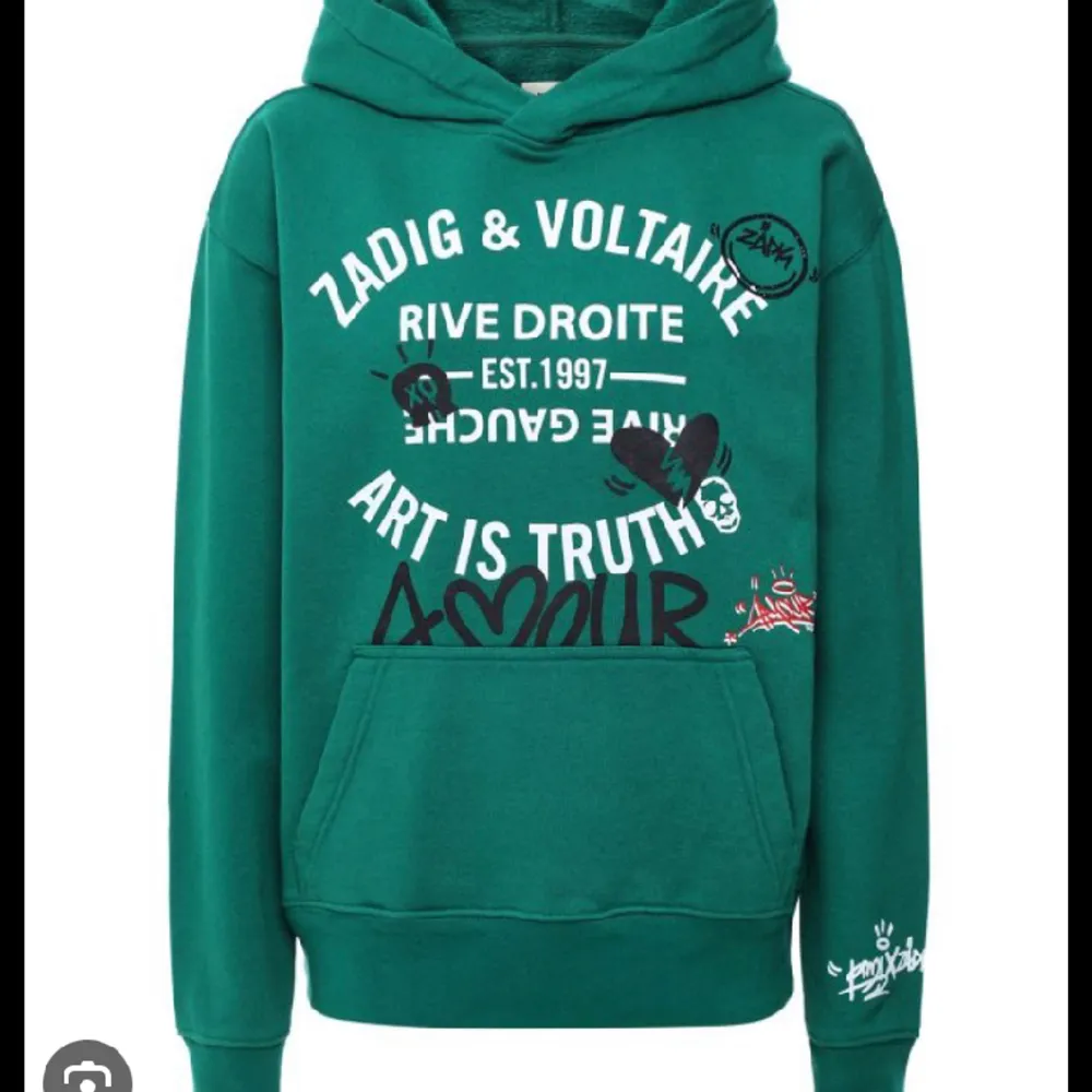 Grön Zadig Voltaire hoodie i super skick. Strl L men mer som en M tycker jag. Ursprungspris över 3000 men säljer för 600. Priset är diskuterbart!!❤️💗. Hoodies.