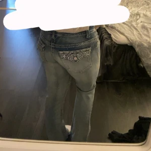 Jeans - Asss snygga jeans från paisley sky, helt nya aldrig använda ba testat💘 Skriv gärna om du har nån fundering över nått, pris går att diskutera💞