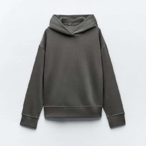 Hoddie  - Storlek S, säljer mkn hoddie från zara som endast är använd 2 gånger. Nypris 259💗 mitt pris 170+frakt 