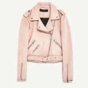 Hej ! Säljer nu min fina Mocha jacka från Zara i färgen rosa eftersom jag har köpt en ny och den kommer inte till nån användning längre. Jackan är i storlek M men funkar även som S och är helt felfri💕