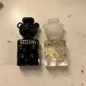 Moschino parfymer - Jättesöt små parfymer!🐻🐻‍❄️Ej använda och luktar supergott, men inte min typ av doft, därför säljer jag dem. 