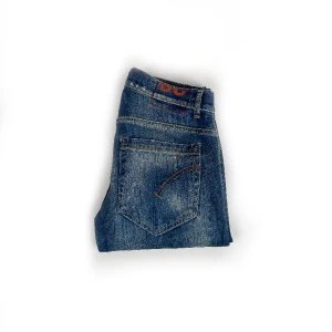 Dondup jeans  - Dondup jeans Skick: 9/10 Storlek: 28 Modell: George Pris: 599kr