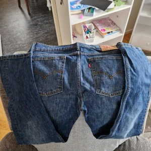 Levis 511 Slim - Säljer en knappt använd levis 511 slim. De köpte jag i levis kungsbacka heden.