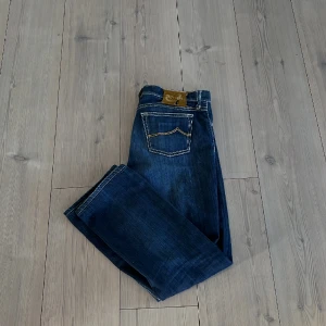Jacob Cohen jeans  - Sjukt snygga Jacob Cohen jeans i size 31, fint skick nypris 5000 mitt pris 699 fler bilder finns 