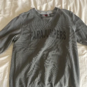 Parajumpers tröja - Bra skick använd försiktigt! Speciell och cool färg. Nypris ca 2000kr! 🤛🏽