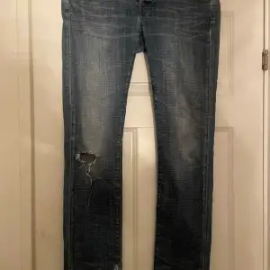 As snygga vibtage jeans, motsvarar storlek 36/38/40 low waist tyvärr för små för mig men sjukt snygga!