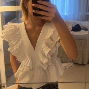 Volangtopp🤍 - Knappt använd tyvärr!!🙌🏼 Men så så fin