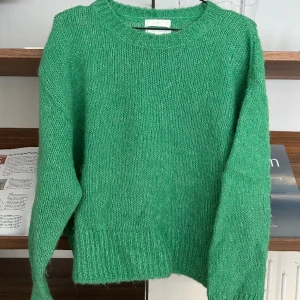 Stickad tröja  - Grön stickad tröja, wool blend. Fint skick