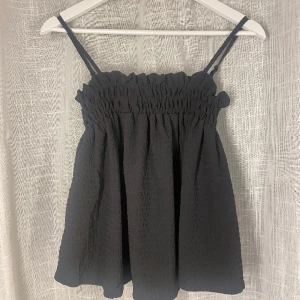 Svart topp - Svart topp från Asos!