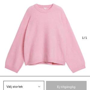 Säljer nu min så fina rosa tröja från arket, köpt i somras men inte använt så mycket 💕 slutsåld på hemsidan, bra skick 💕