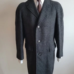 Vintage rock i ull - Säljer min vintage rock från Shepherd. 60’tal i utmärkt skick. 100% ull! Storlek C44 som motsvarar storlek 48.