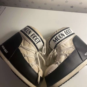 Moon boots - De är i storlek 39-41. Kan frakta och mötas upp😁