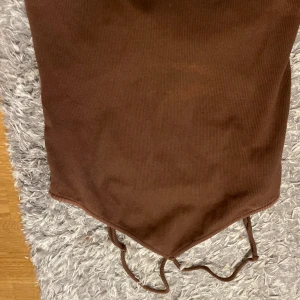 Brun topp halterneck - Bra skick , använt fåtal gånger