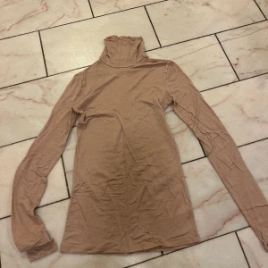 Turtleneck  - Rosa turtleneck från H&M