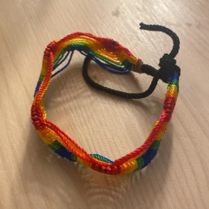 Armband  -  Säljer detta armband så att det inte kommer till användning längre